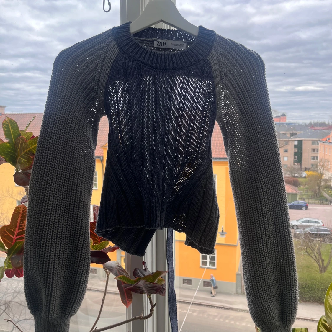 Mörkblå stickad tröja från Zara