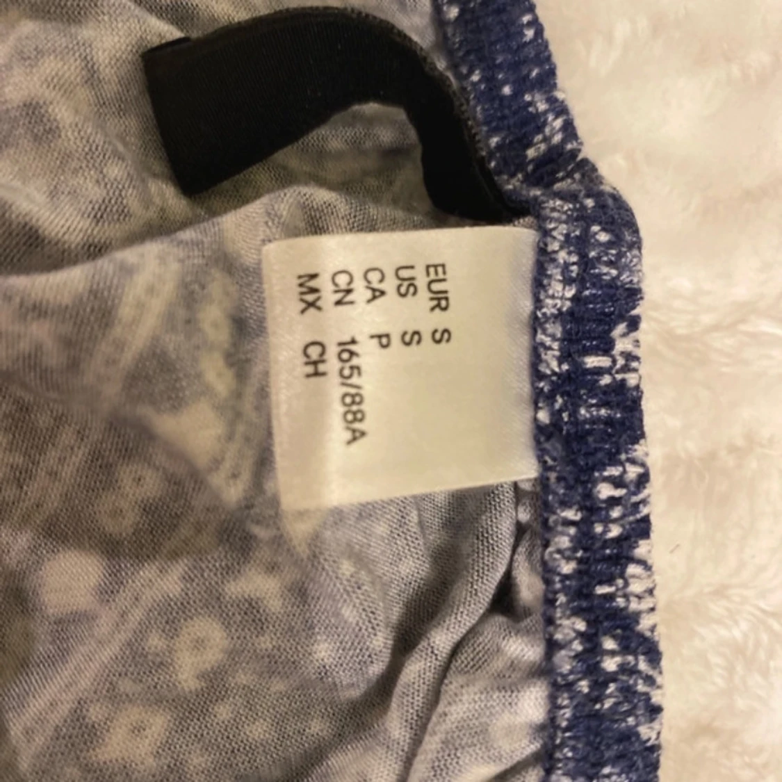 Blåmönstrad topp från H&M Divided - 1