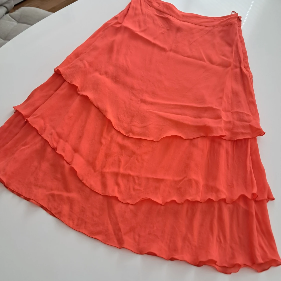 Orange kjol från Custommade i SIDEN. - 1