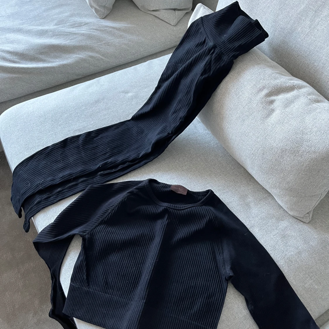 Svart ribbat aimn set