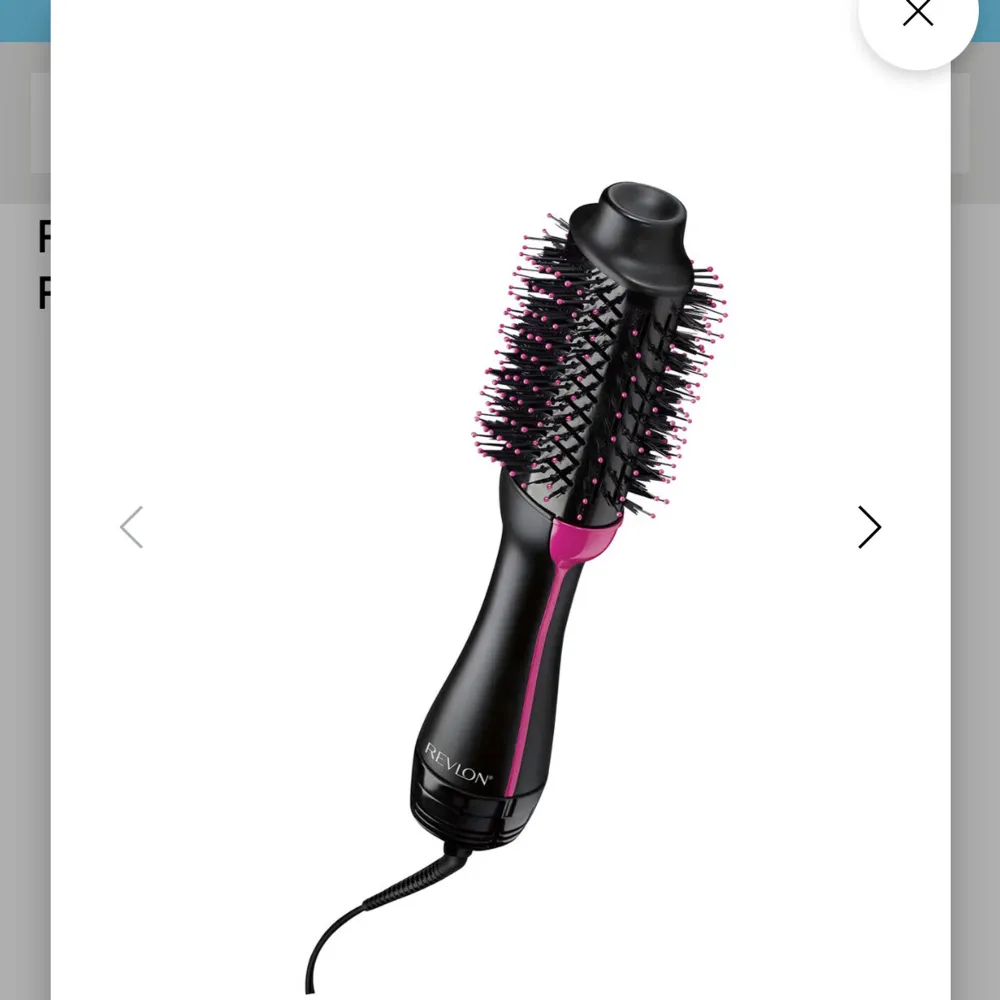 Säljer min Revlonborste då den inte kommer till användning längre. Har gjort jättefina blow outs med denna på bara några minuter🫶Den har tre olika värme inställningar och lång sladd!. Beauty.