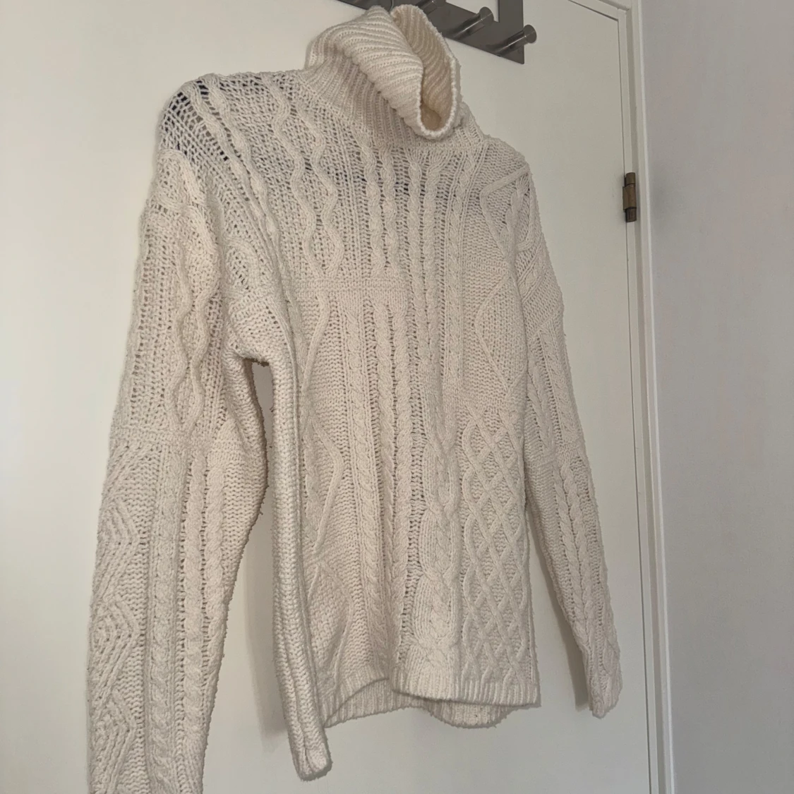 Vit stickad polotröja - 1