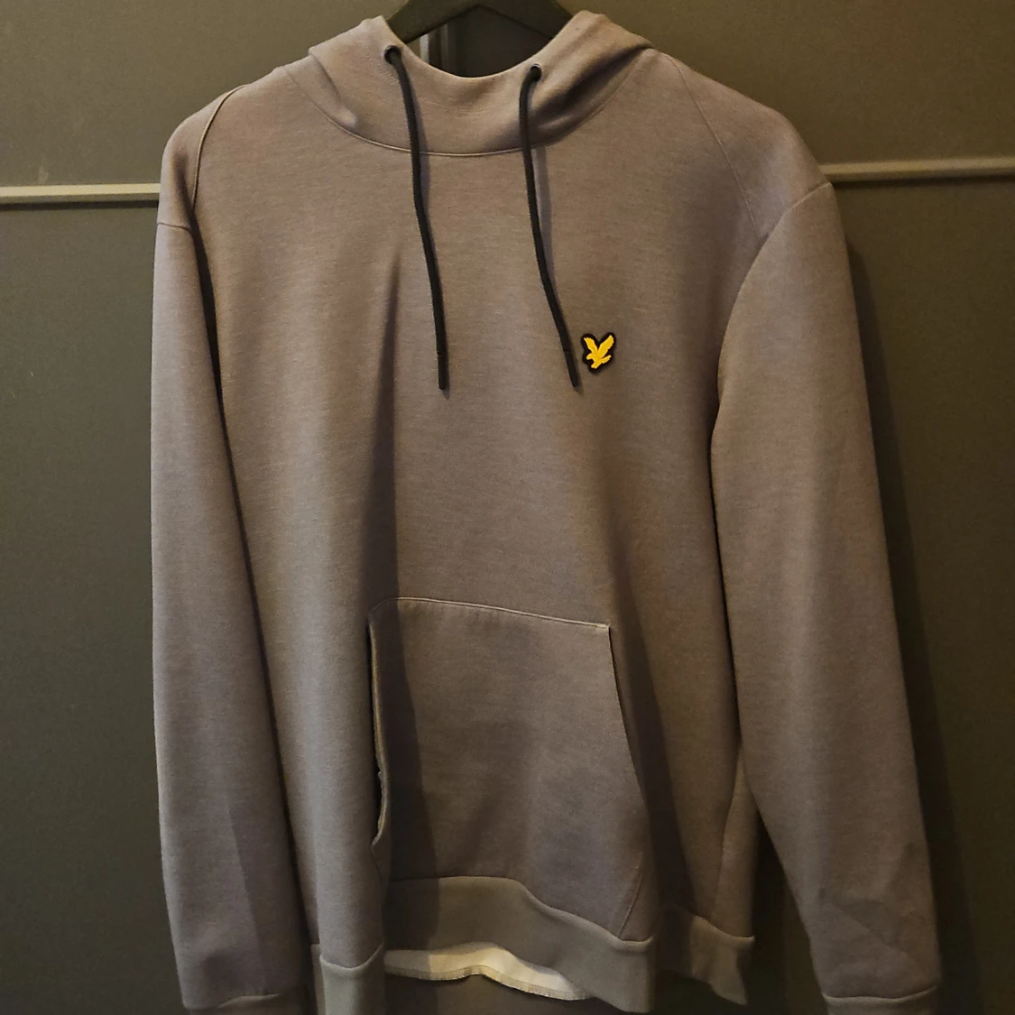 Grå hoodie från Lyle & Scott