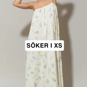 SÖKER Gina Tricot flowy maxi - Söker denna klänning i XS