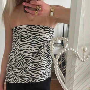 Superfin tröja - Gullig zebra topp. Går att ha som kjol. Frpn Lindex barnavdelning strl 152 men passar mig som har xs/s💕
