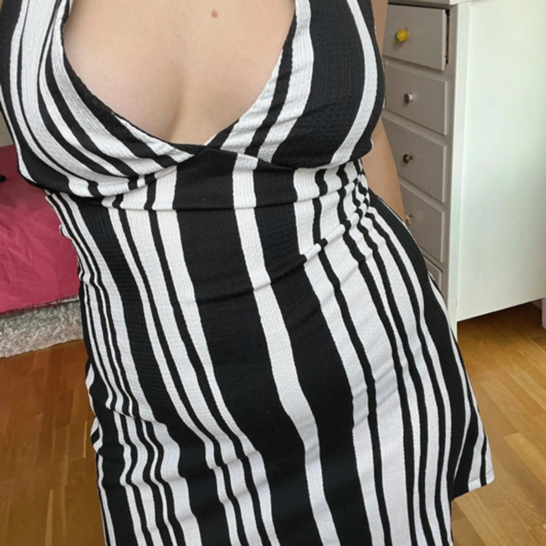 Halterneck randig klänning från NA-KD