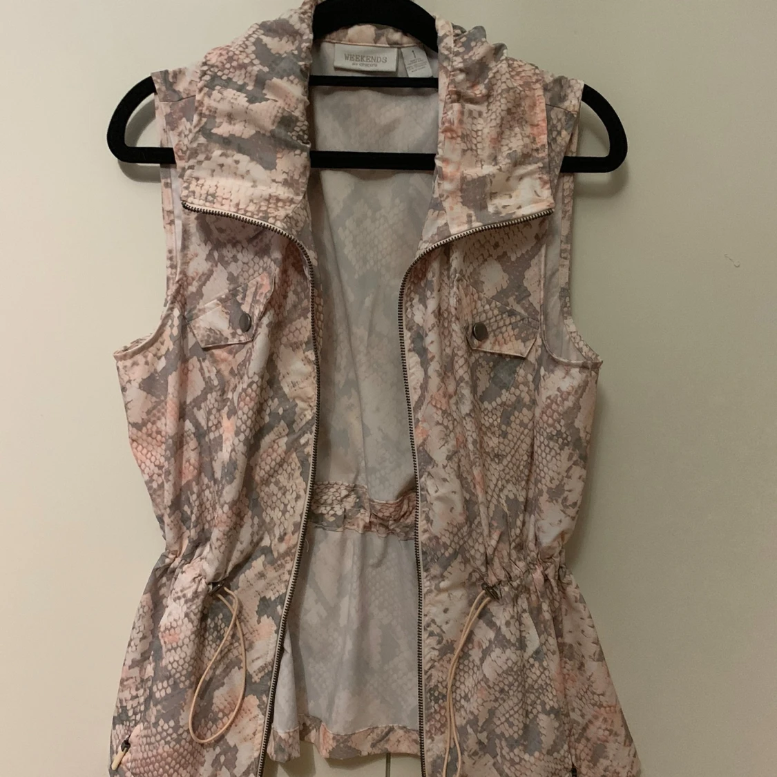 Mönstrad väst Weekends - 2