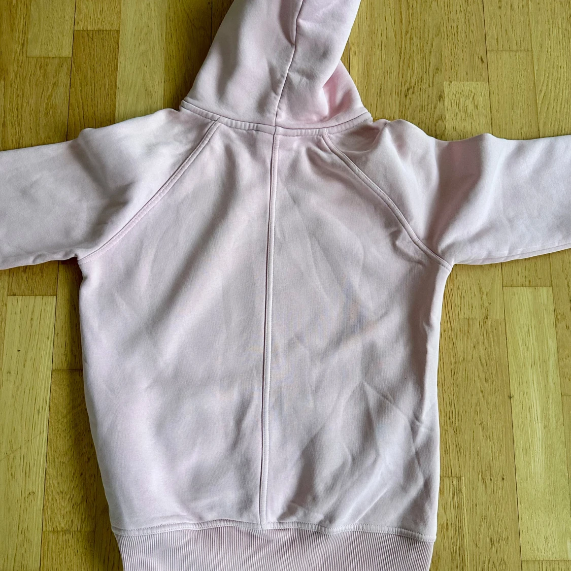 Rosa hoodie från Peak Performance - 1