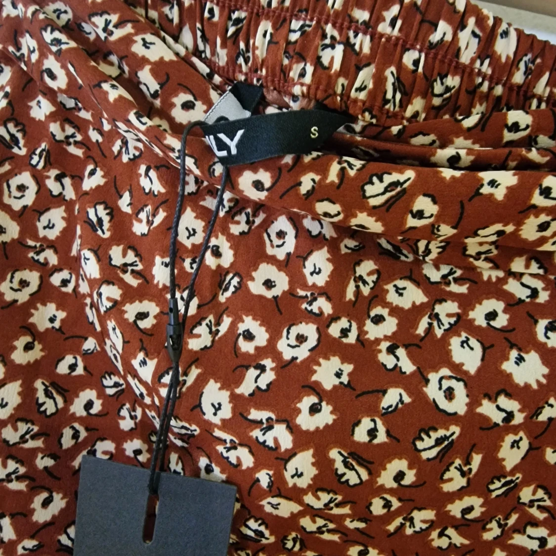 Blommig omlottkjol från Only - 3