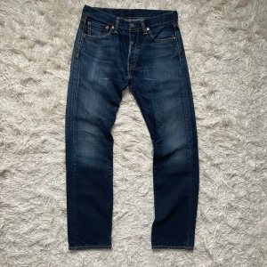 Jeans ifrån Levis  - Tjena, säljer nu ett par riktigt snygga jeans ifrån Levis! Jeansen är i storleken w30 l32 och i modellen 501. Jeansen är i bra skick och har en snygg tvätt! Om du har några frågor eller funderingar är det bara att höra av sig! :)
