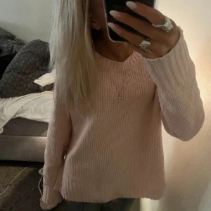 Rosa stickad tröja  - Jättefin rosa stickad tröja