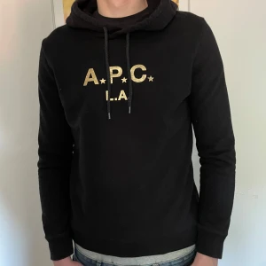 Apc hoodie  - Apc hoodie I fint skick, den är i storlek M men passar med som en S. Hör av er vid fler frågor!! 