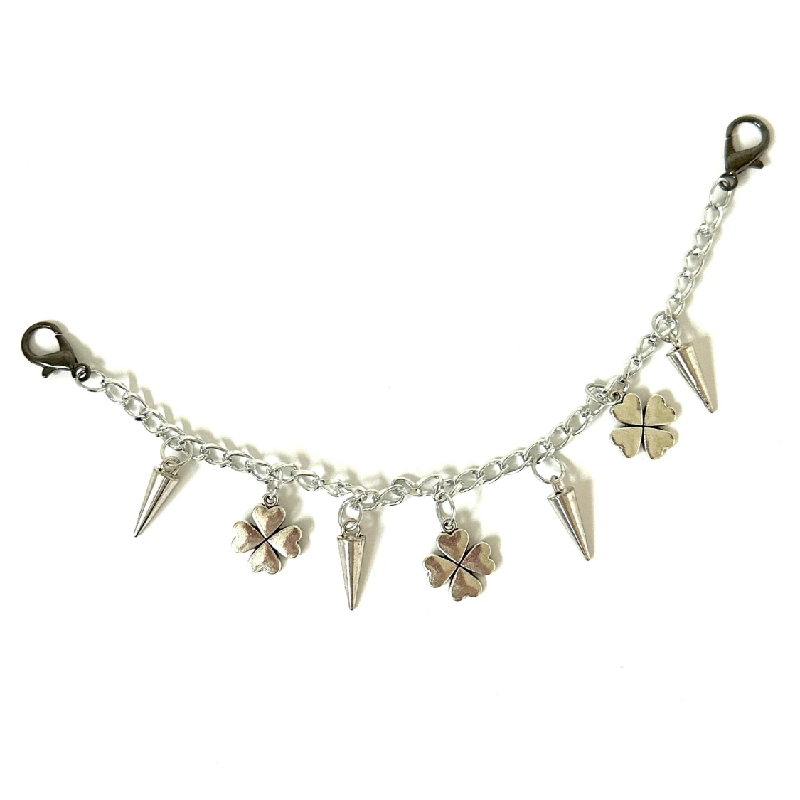 Silverfärgat accessoarsmycke