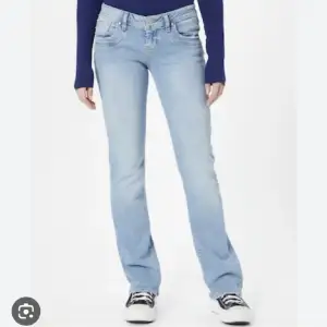 Säljer dessa lågmidjade ltb jeans i en populär ljusblå färg. Som är i storlek 26/30