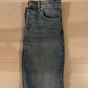 Straight jeans - Raka jeans från zara. Mid midja