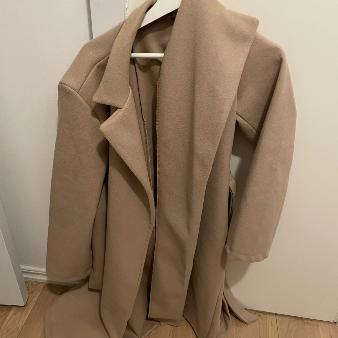 Beige kappa med knytband