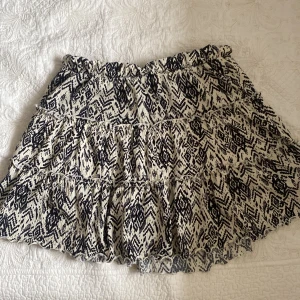 Kjol med mönster  - har insydda shorts och finns ej kvar i butik 💓