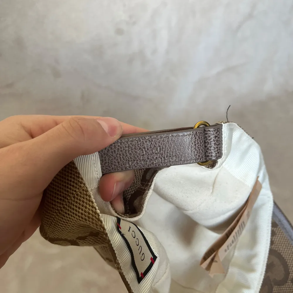 Stilren Gucci Jumbo keps â helt ny och aldrig anvĂ€nd! đâš En extra trendig keps som ger din look en lyxig och avslappnad touch. Passa pĂ„! đ„ Skriv om ni har frĂ„gor eller funderingar. Priset gĂ„r att diskuter. Asusteet.