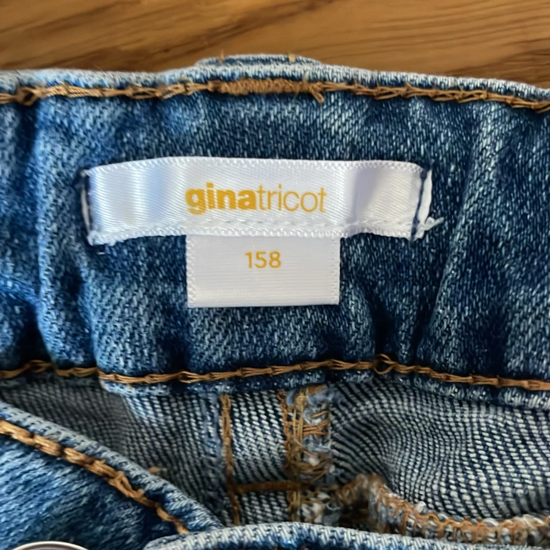 Blå jeans från Gina Tricot - 2