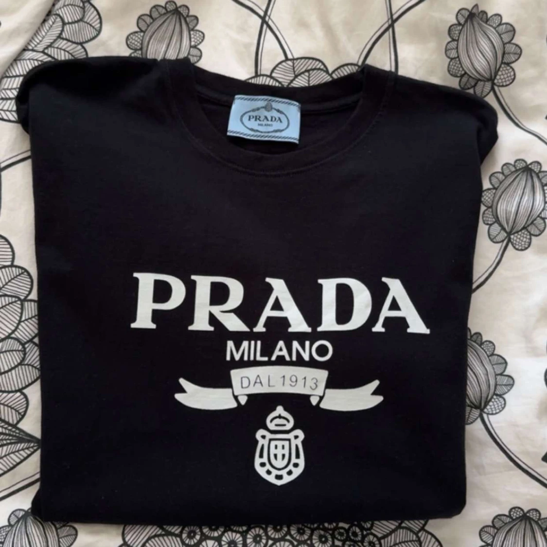 Svart t-shirt från Prada