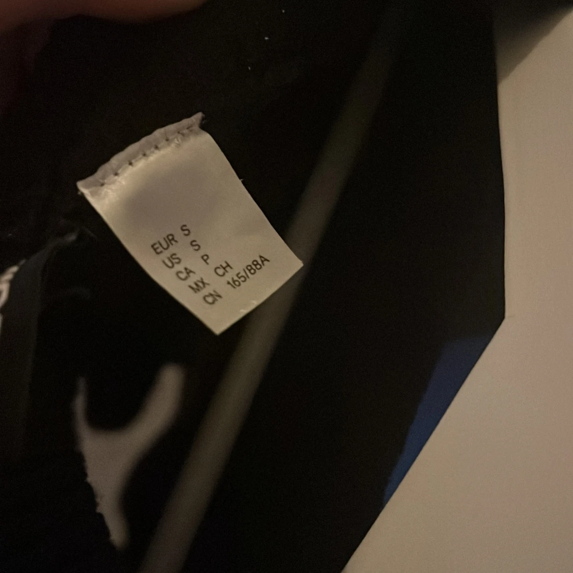 Svart ribbad tröja - 2