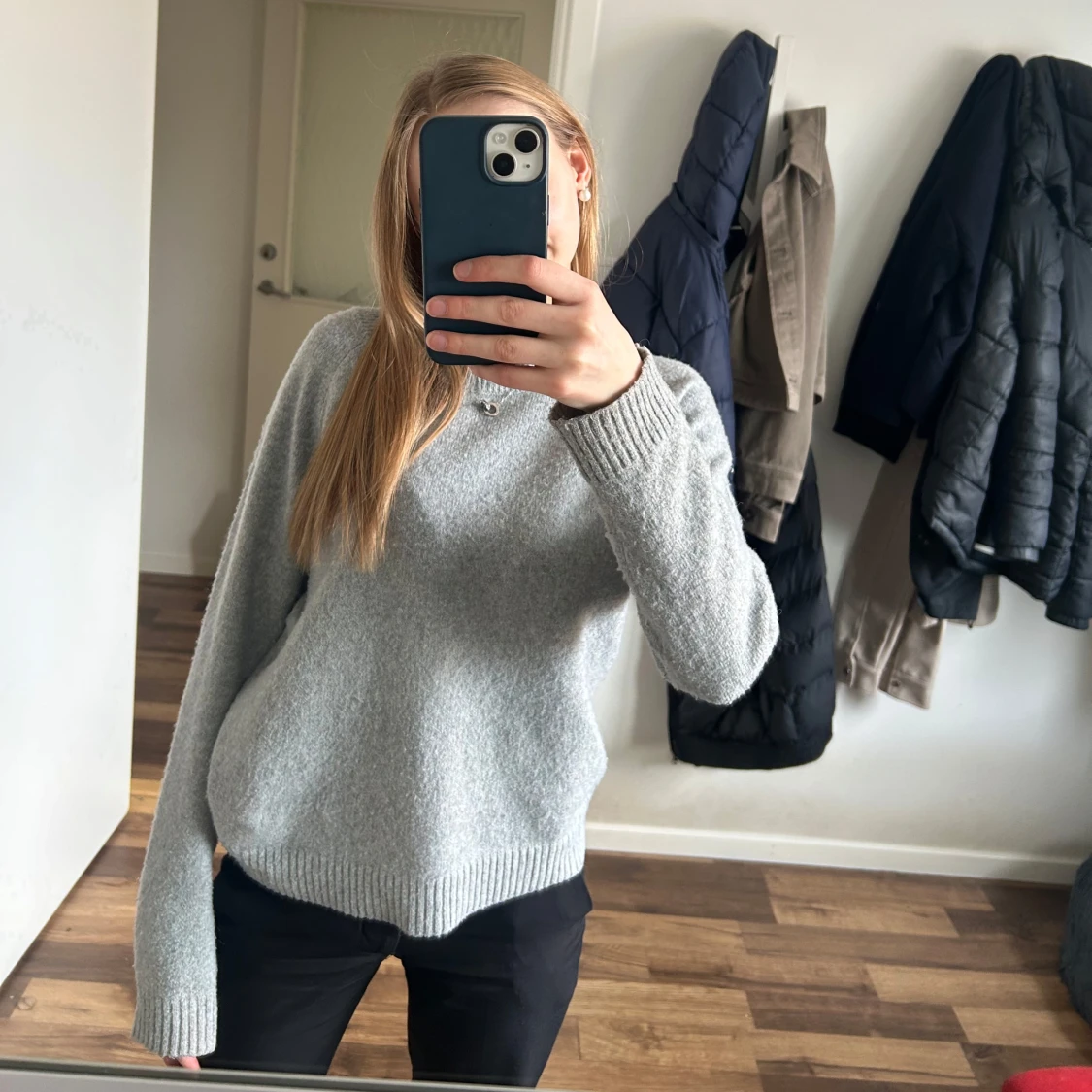 Ljusgrå stickad tröja