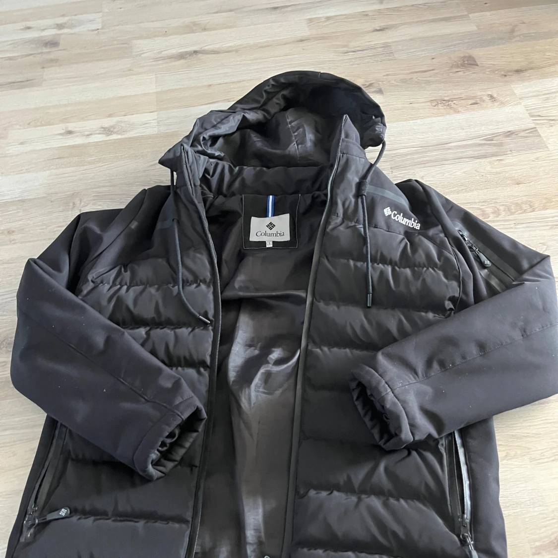 Svart pufferjacka från Columbia