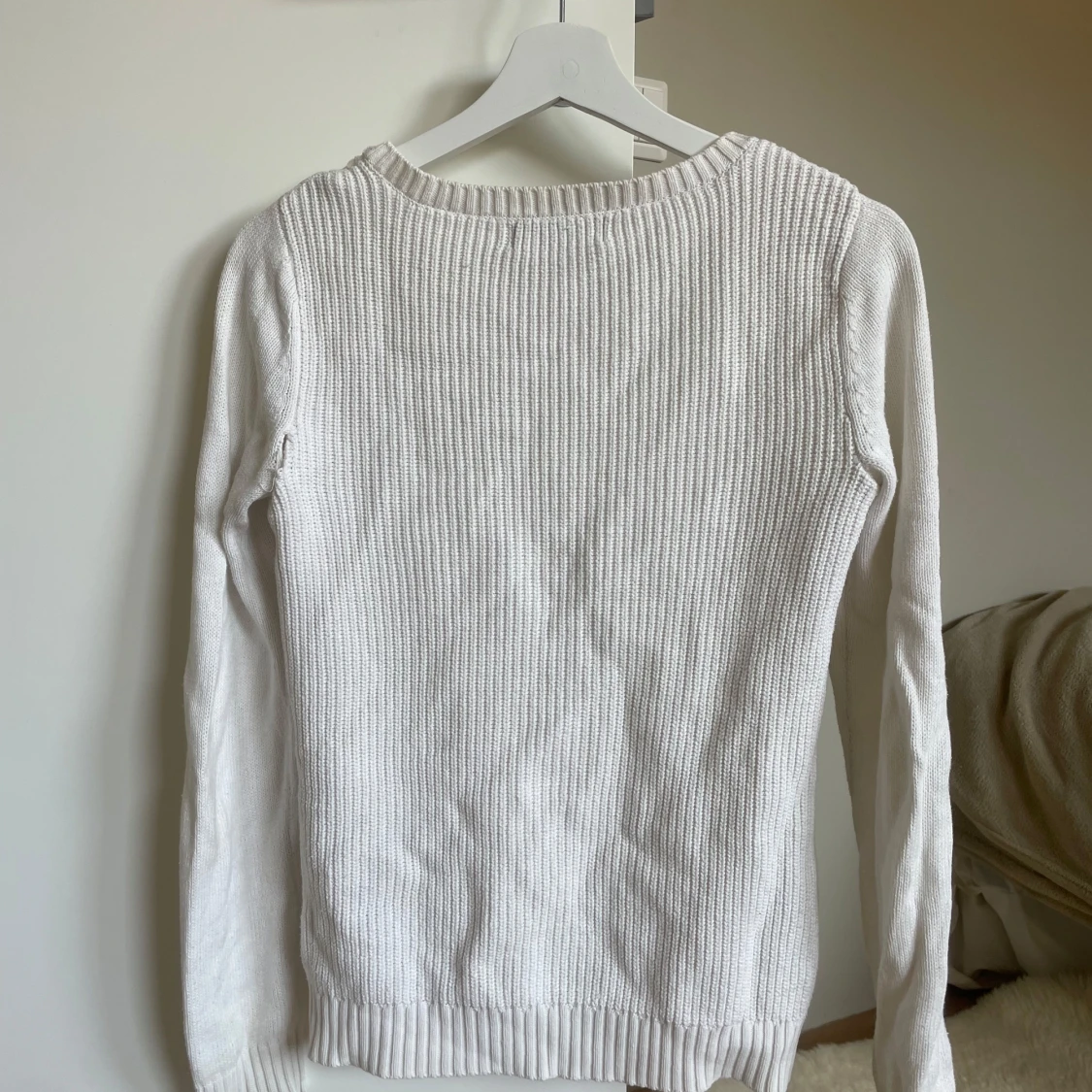 Vit stickad tröja från - 1