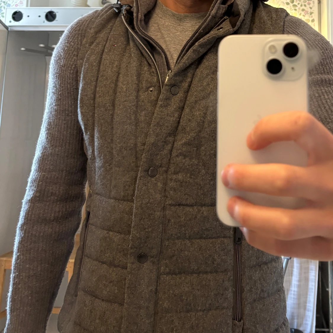 Grå quiltad väst från Tommy Hilfiger - 4