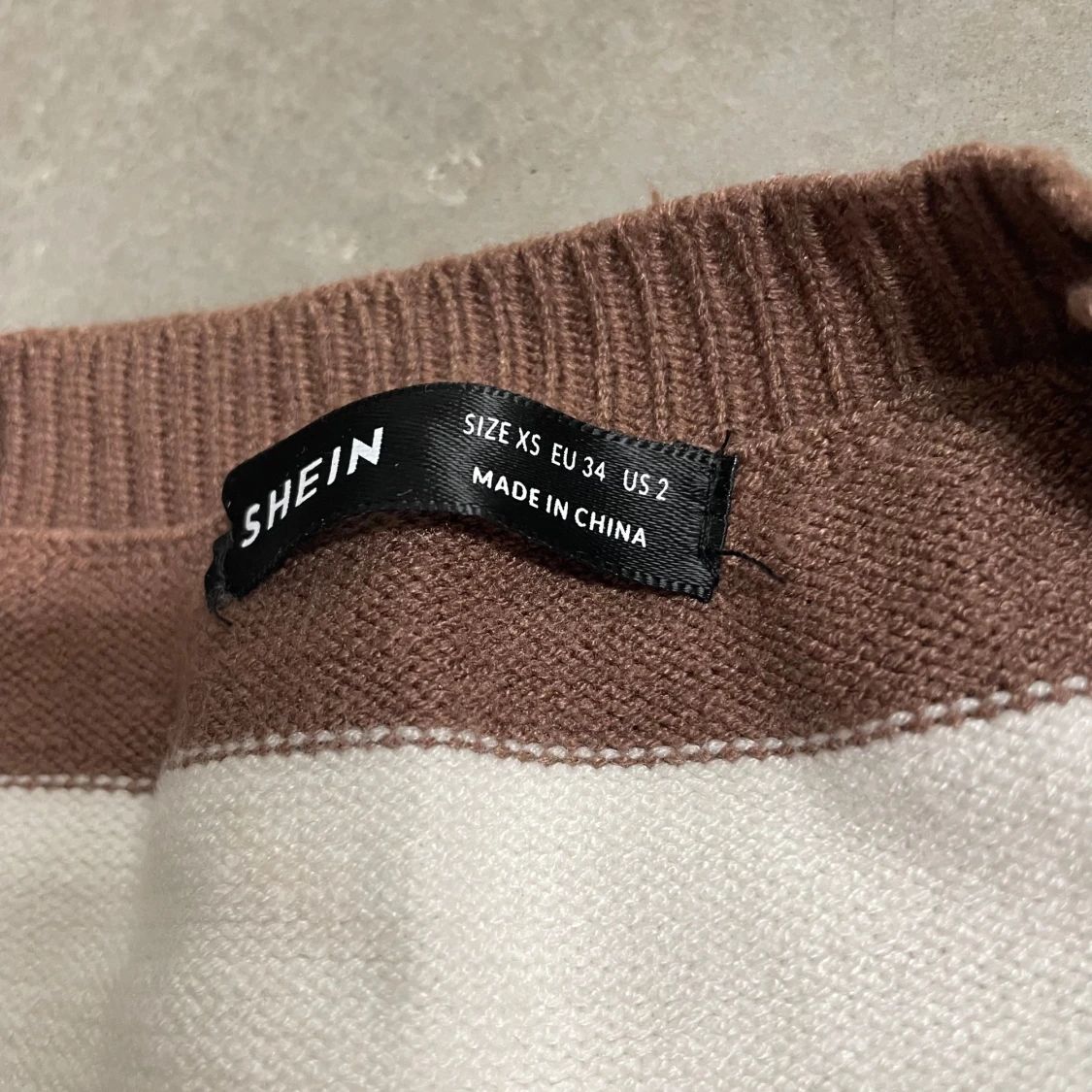 Brun- och vitrandig stickad långklänning från SHEIN - 3