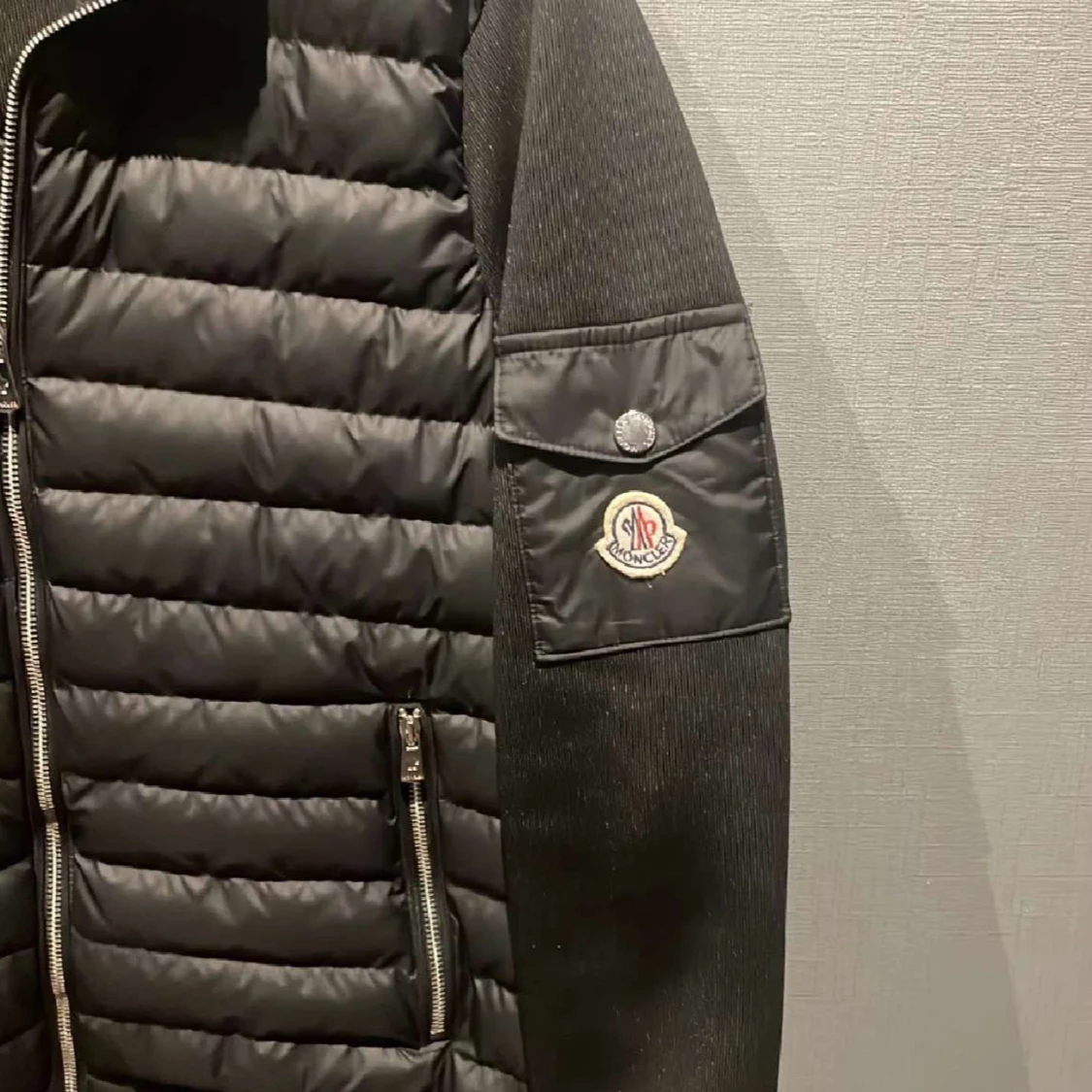 Svart pufferjacka från Moncler - 1