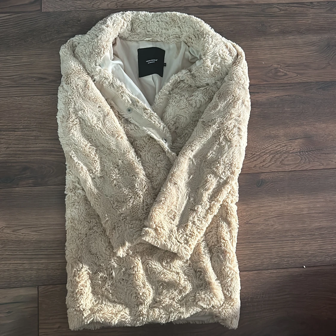 Beige teddyjacka från Vero Moda - 1