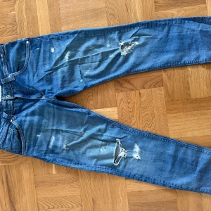 Pepe ZINC  - Pepe Zinc jeans med slitningar, kolla bild 3 (kan tas till skräddare och fixas för billig peng). Storlek W34 L32