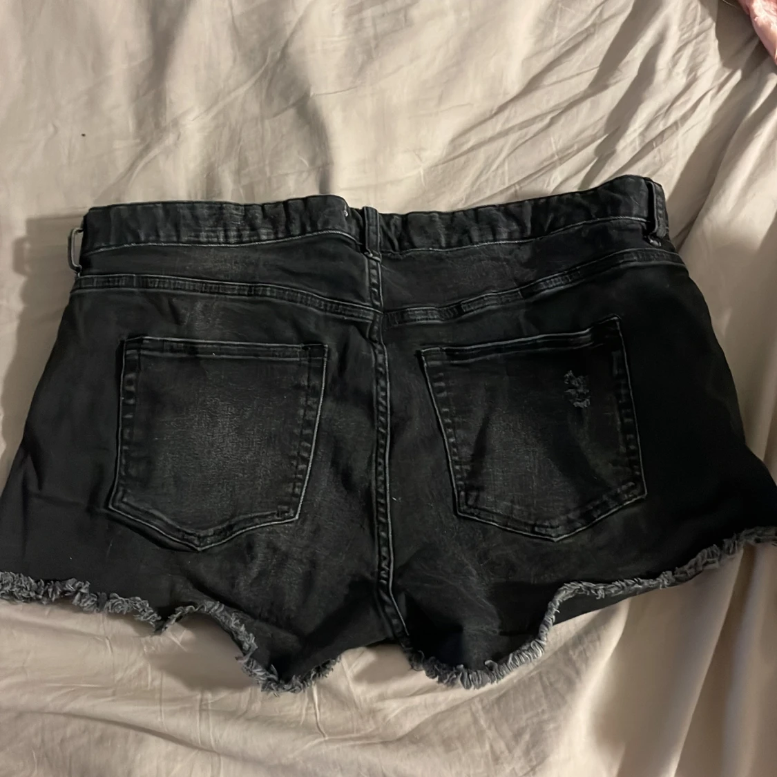 Svarta jeansshorts med fransar - 1