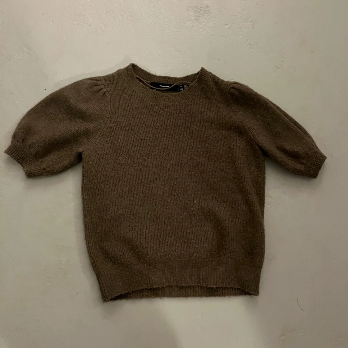 Brun stickad tröja från Vero Moda