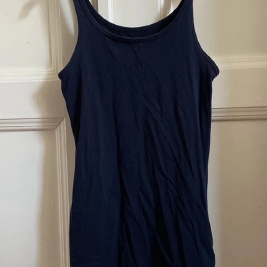 Mörkblå ärmlös linnetopp - 1