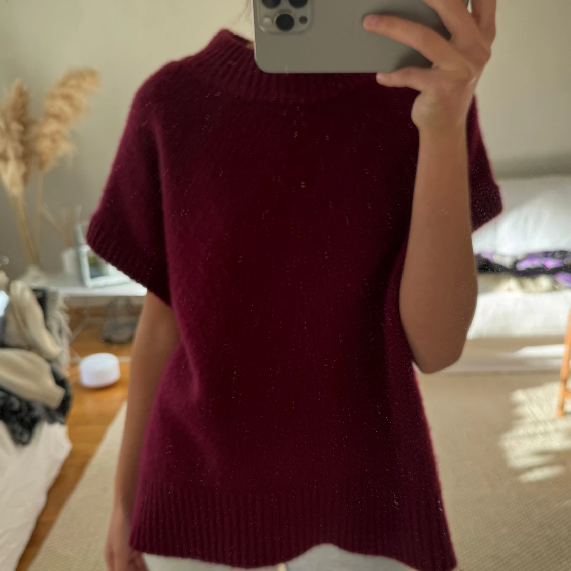 Vinröd stickad tröja från Soft Goat