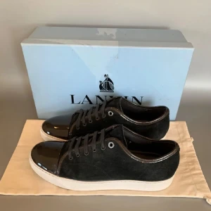 Lanvin Uk 9 - Tja, säljer nu dessa sjukt snygga Lanvins skorna i otroligt bra skick, Box och dustbag tillkommer, tveka inte att höra av er vid minsta lilla fråga!!