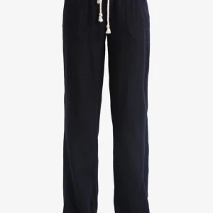 Roxy linnebyxor - Svarta linnebyxor från Roxy med rak passform och vit snörning i midjan🌼Säljer pga för korta för mig, annars är dom i bra kvalitet🩷