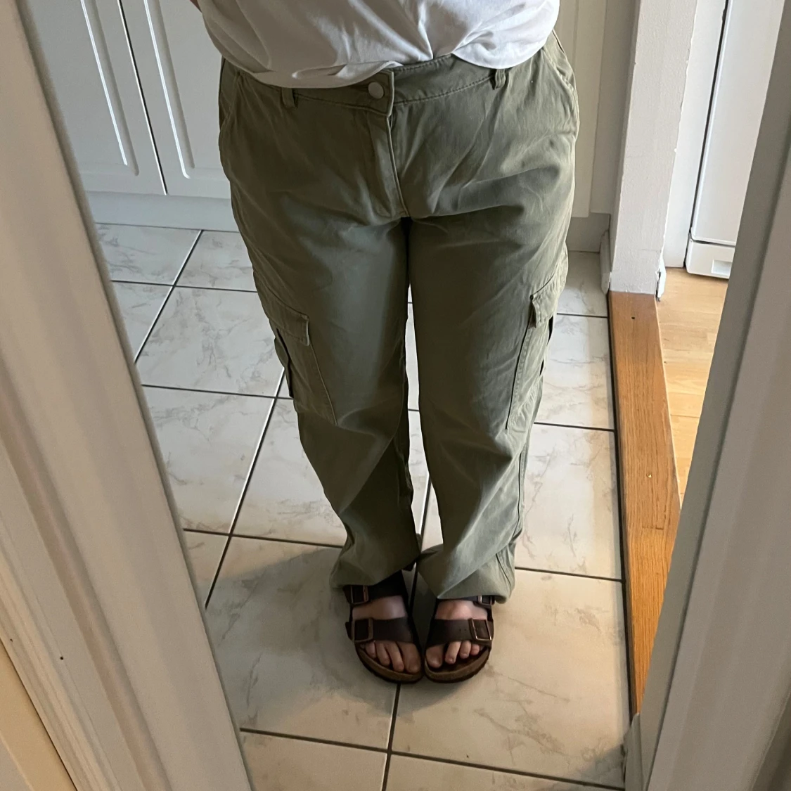 Olivgröna byxor med raka ben