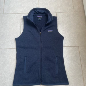 Mörkblå fleeceväst från Patagonia - Mörkblå fleeceväst från Patagonia strl xs, oanvänd iprincip.