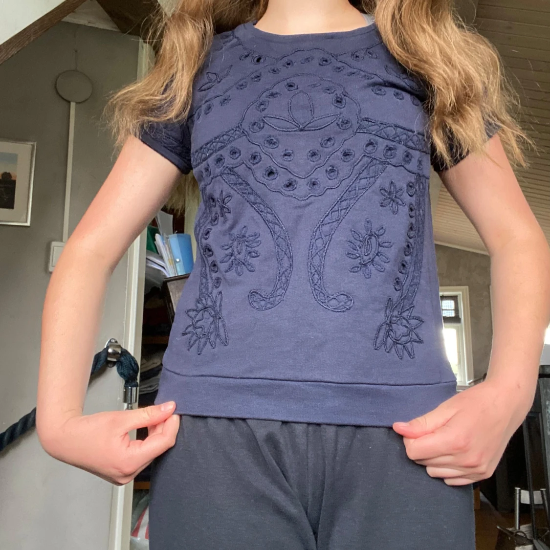 Mörkblå t-shirt med broderi från Juicy Couture - 1