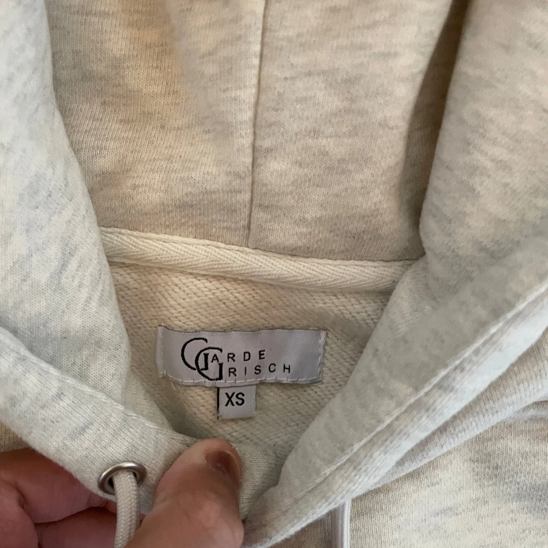 Ljusgrå hoodie från Garde Gisch - 3