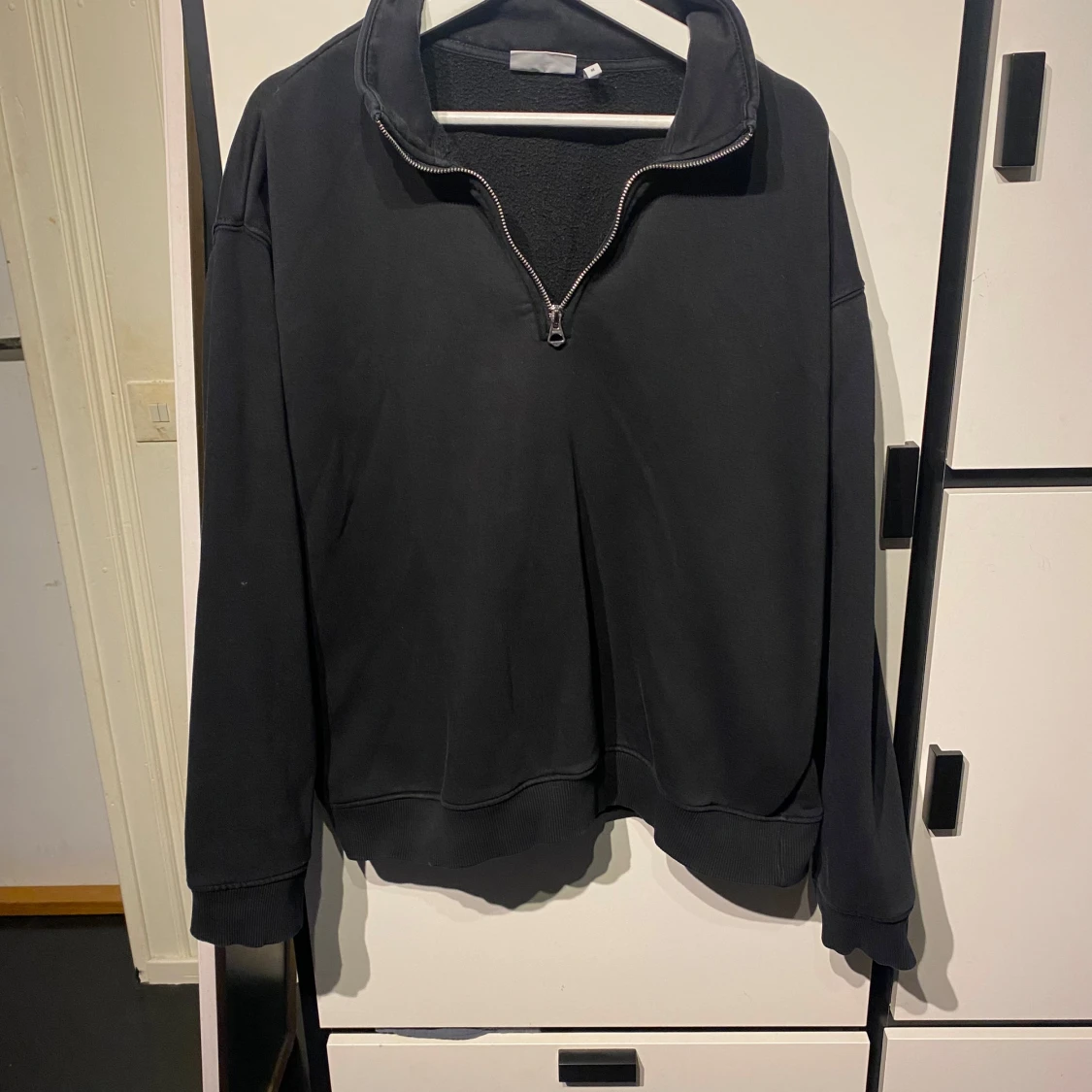 Svart halvzip tröja från Weekday