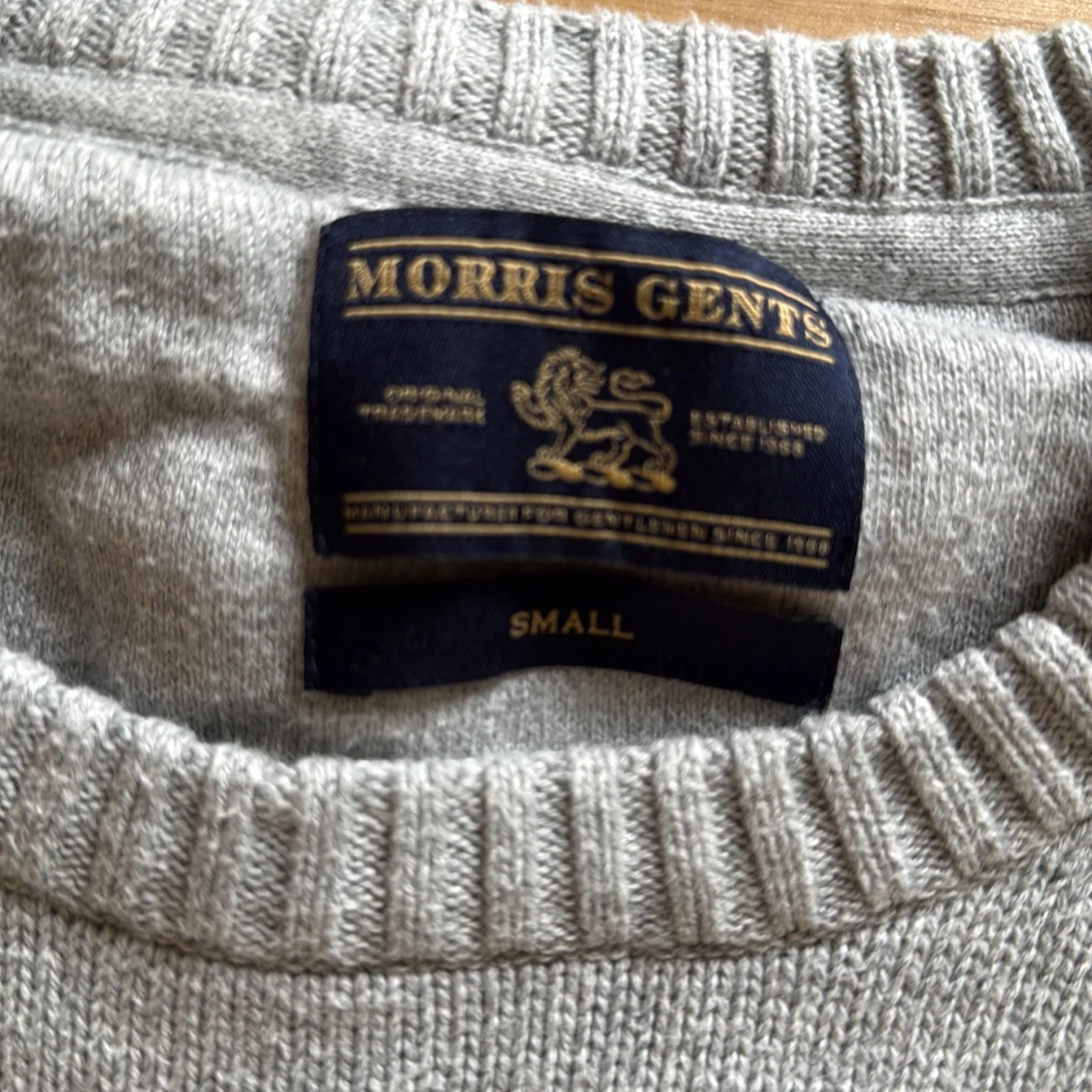 Grå stickad tröja från Morris Gents - 1