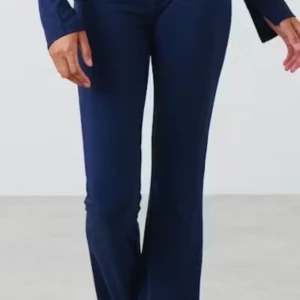 Yogapants  - mörkblå lågmidjade yogapants. Knappt använda så dom är i väldigt bra skick. storlek xs, inte från barnavdelningen💞
