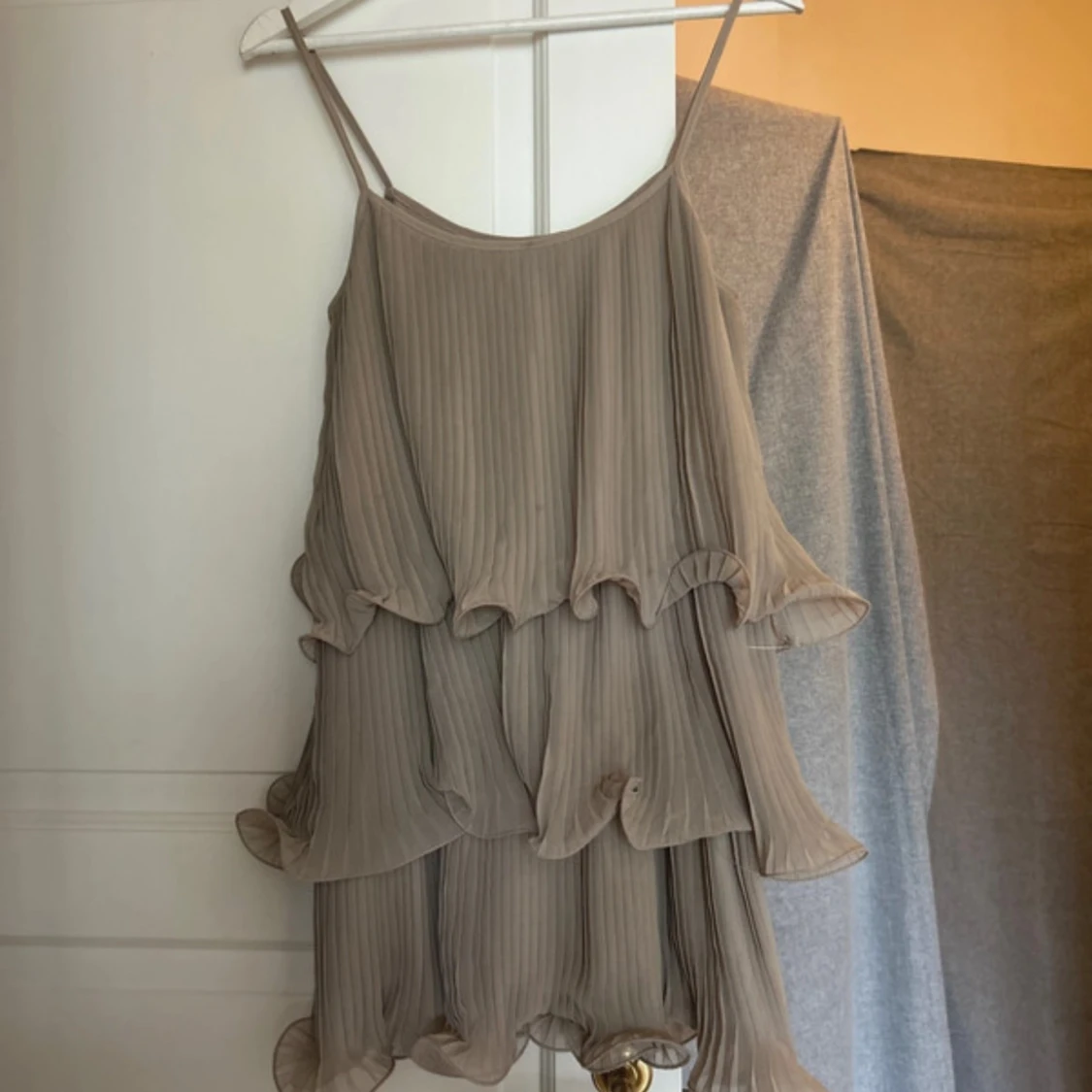 VOLANG KLÄNNING  - 2