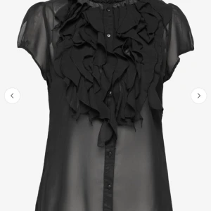 Svart saint tropez topp - Säljer denna super snygga populära saint tropez blusen/topp. I ny skick! Ny pris 499💓💓