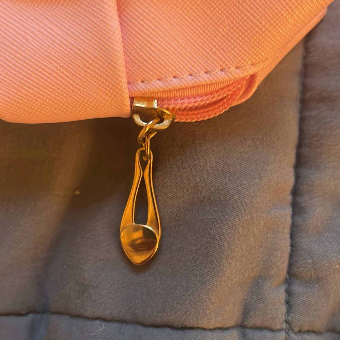 Rosa necessär med glittrig text - 3