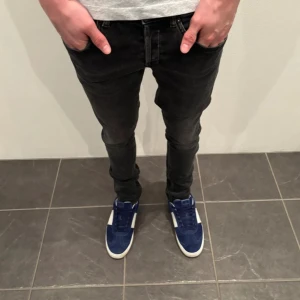 Dondup jeans - Tja! Säljer nu dessa feta dondup Jeans i storlek W35-34! Jeansen är i fint skick! Jeansen är i modellen George skinny fit, passar w34! Skriv vid frågor eller bilder! Vid snabbaffär=bättre pris!